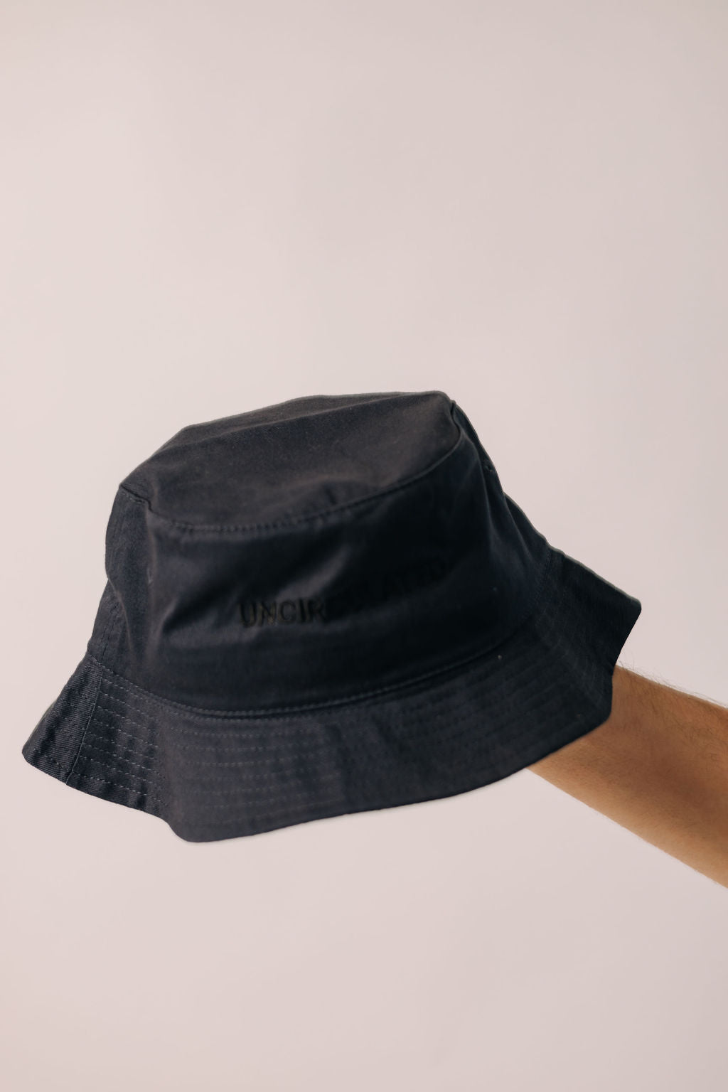 (UNCIRCULATED) BLACK FONT / EMBROIDERED BUCKET HAT