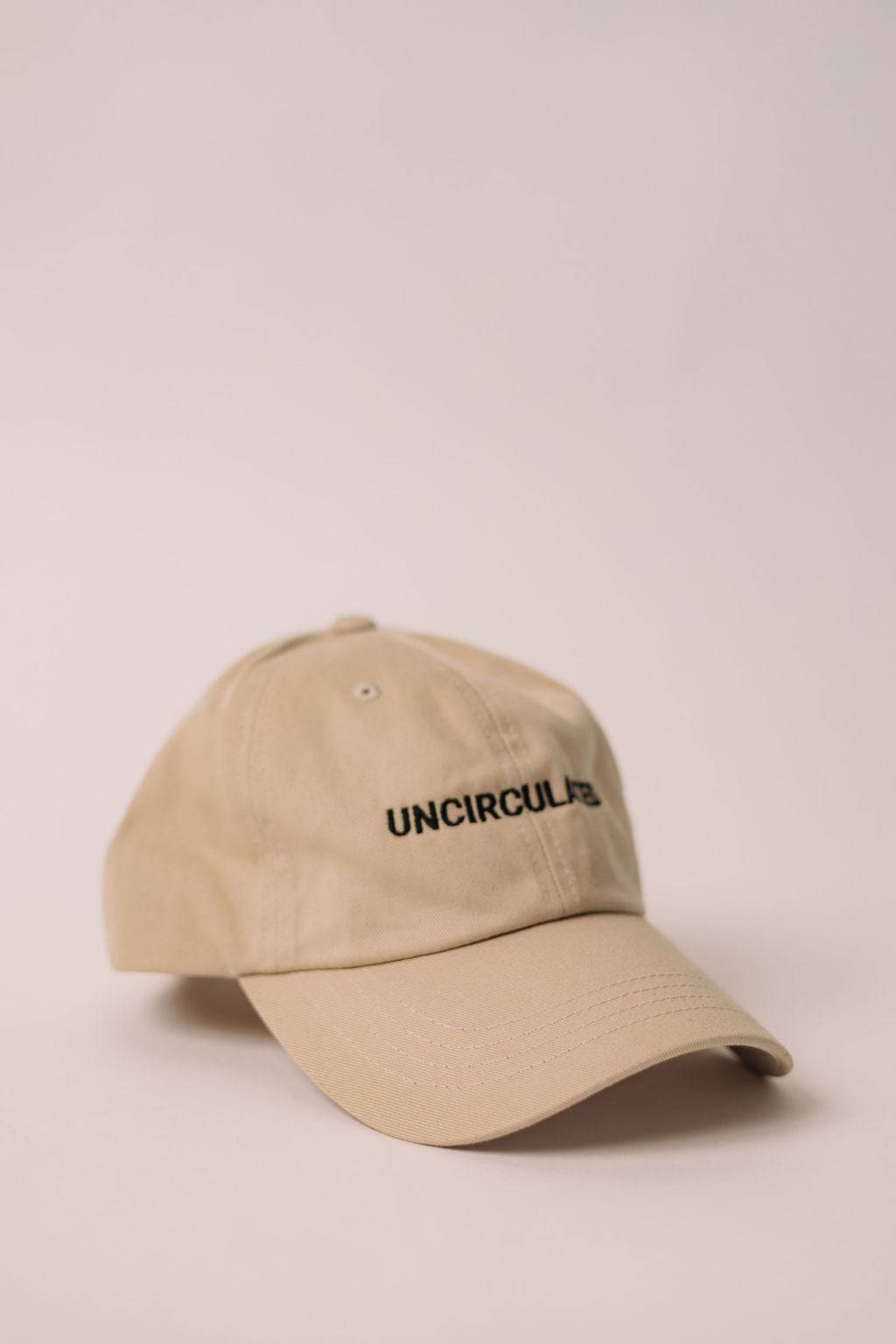 (UNCIRCULATED) BLACK FONT / EMBROIDERED HAT